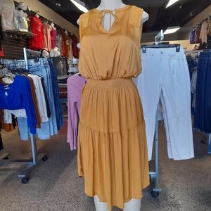 Yellow flowy midi dress !